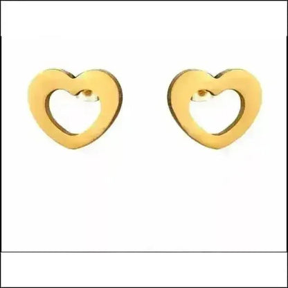 Gouden hartvormige oorbellen.
