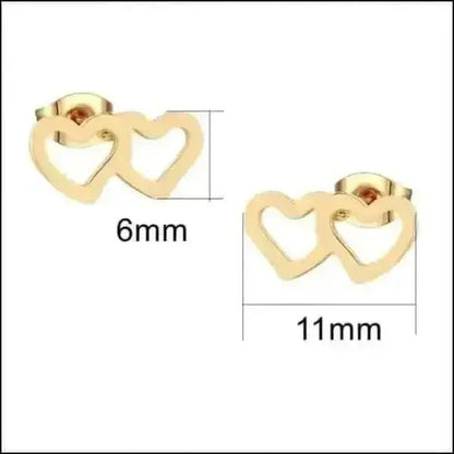 Goudkleurige dubbele hart oorbellen met maataanduiding.