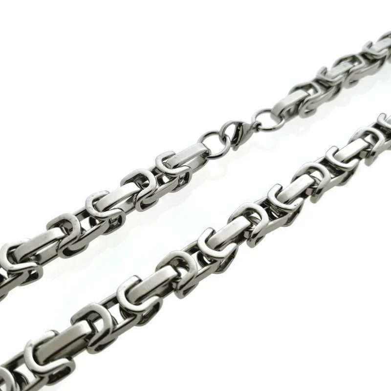 Een ketting met een schakel eraan