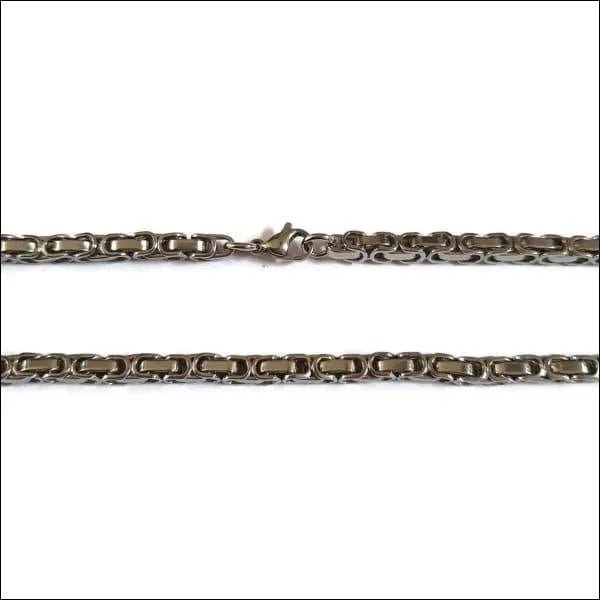 Een paar antieke zilveren kettingen