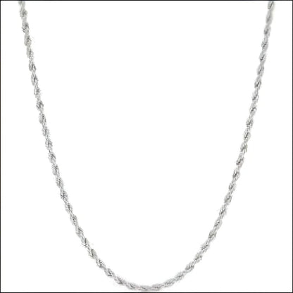 Een zilveren ketting met een draaiend ontwerp