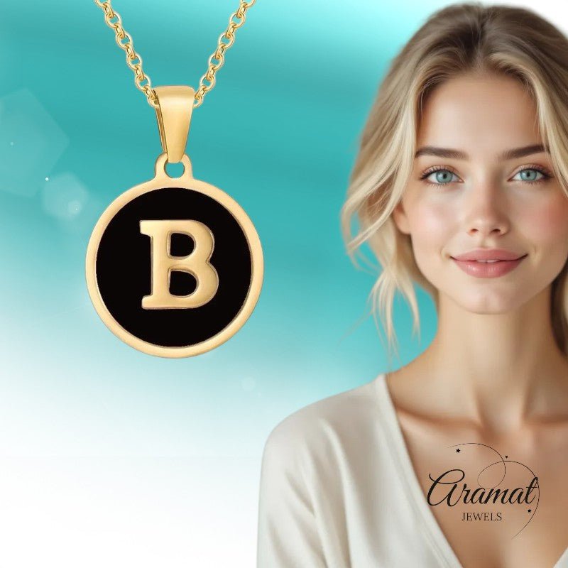 Stalen letter Ketting in goudkleur met zwart - Aramat Jewels - Halskettingen - cadeautip