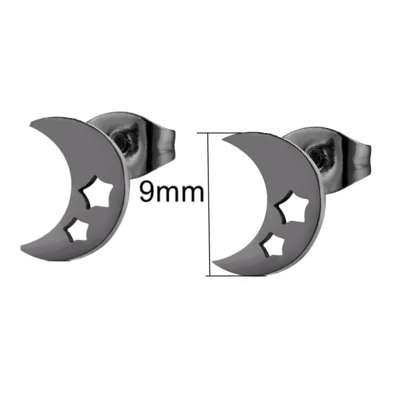 Zwarte halve maan oorbellen met ster uitsnijdingen.