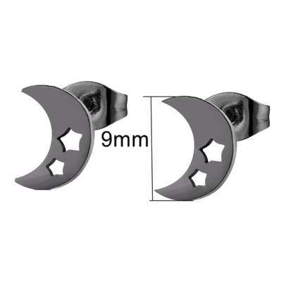 Zwarte halve maan oorbellen met ster uitsnijdingen.