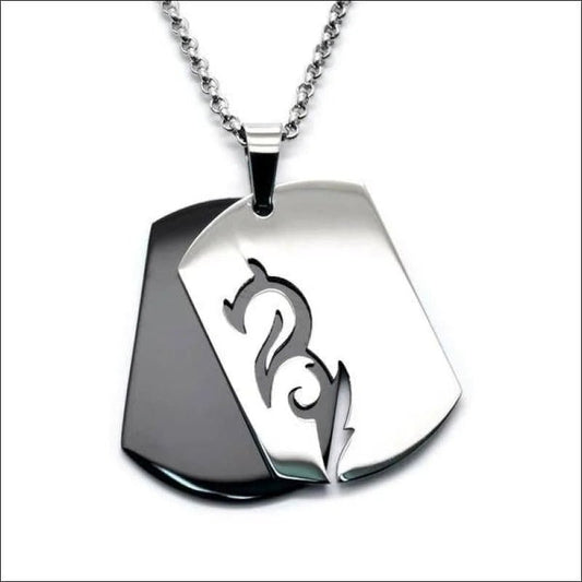 Een hondenpenning met een hondenpoot erop