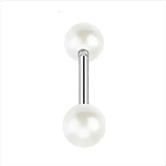 Een paar witte parel en zilveren neuspiercings