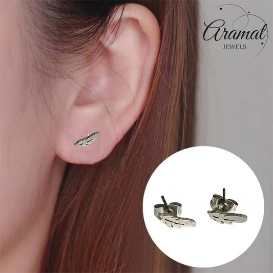 Boucles d'oreilles clous en acier, motif plumes, couleur argent – ​​9 x 3 mm