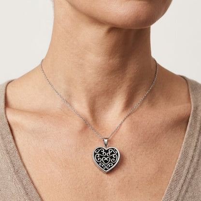 Versierd stalen as - hartje zwart emaille 2cm - Aramat Jewels - Gedenkhangers - cadeautip