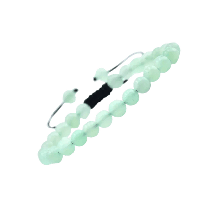 Een armband met groene jade kralen