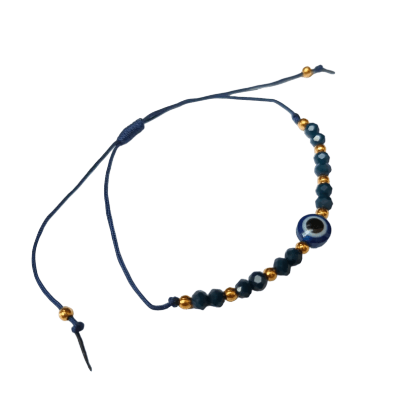 Een blauwe en gouden armband met een bea