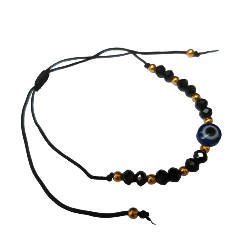 Een armband met een blauw boze oog en gouden kralen