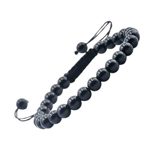 Een zwart-witte kralenanaal met een zwarte bal