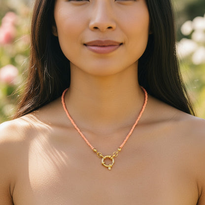 Zalmroze Rocailles Bedelketting met slotje voorkant