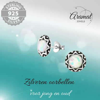 Oorstekers – Sterling Zilver Bali Etnisch Wit Opaal 9mm Rond Geoxideerd