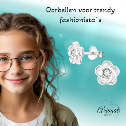 Boucles d'oreilles en argent en forme de fleur avec cristal transparent