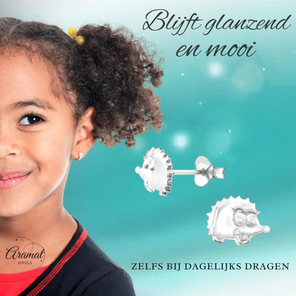 Egelvormige oorbellen.