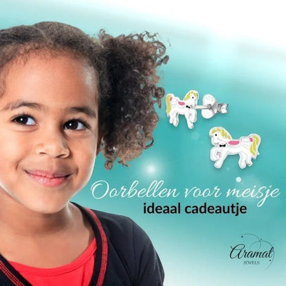 Oorbellen in de vorm van een paard voor meisjes.