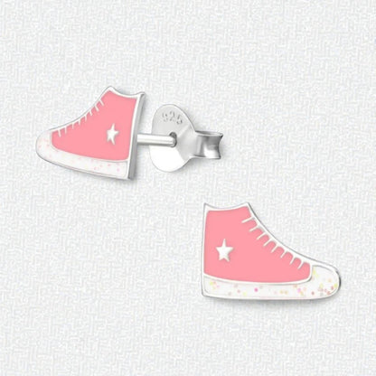 Zilveren Sneaker Oorbellen met Roze en Witte Glitter Emaille – 10x6mm - Aramat Jewels - Oorbellen - cadeautip