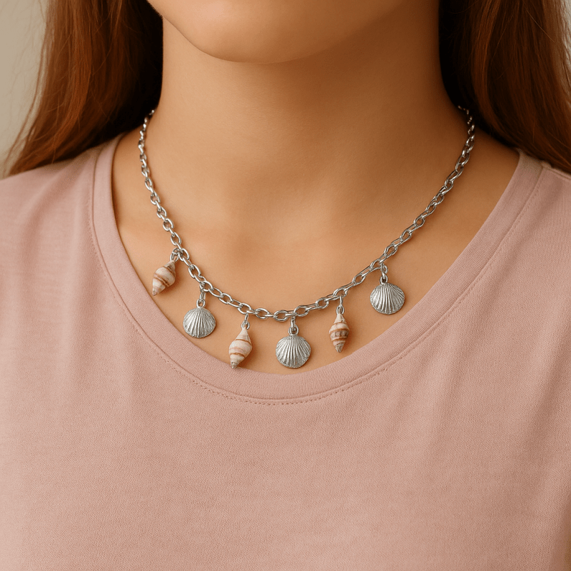 Zilverkleurige bedelketting met echte schelpen – 40+5 cm - ket1184 - 513517 - Halskettingen kopen# - 40cm - alles - Bedelketting