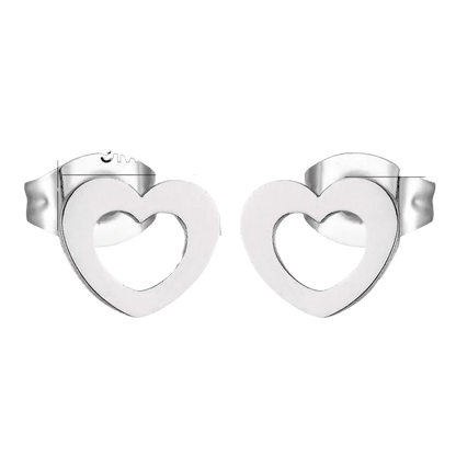 Zilveren hartvormige oorbellen.