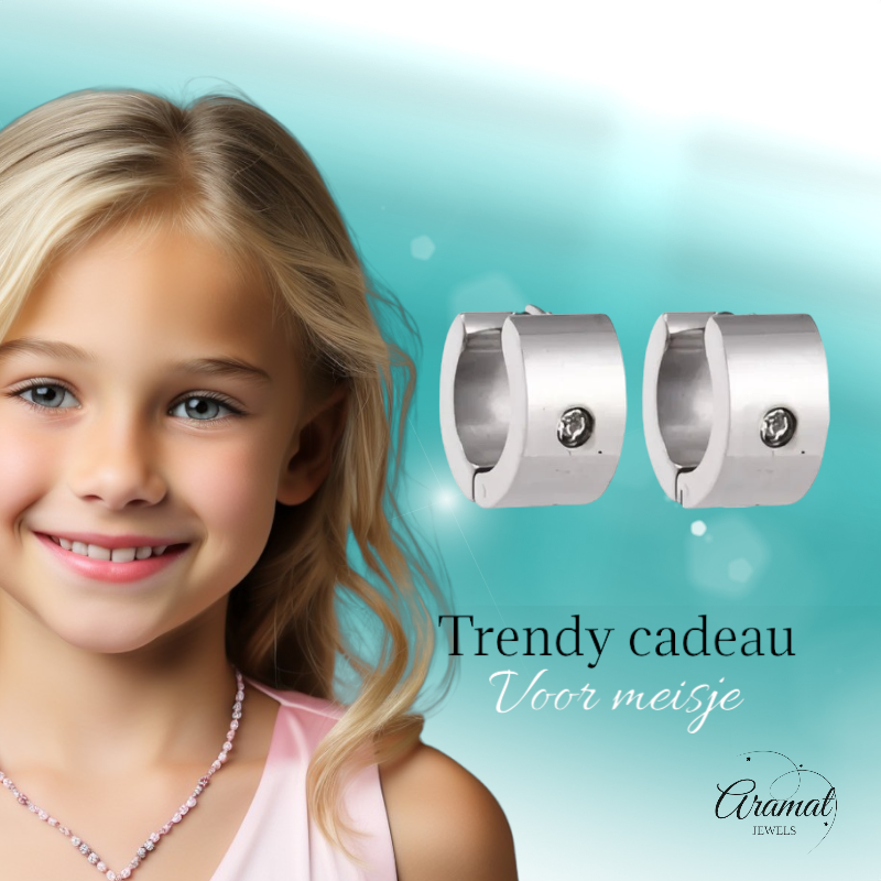 Brede Huggie Oorringen met Kristal 13x7mm