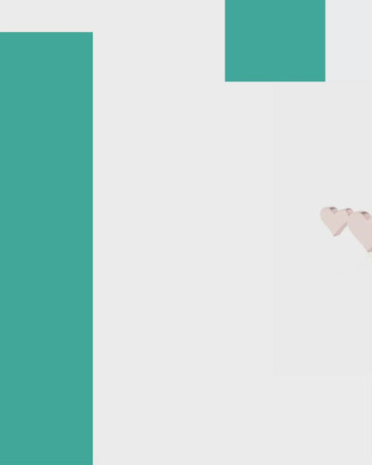 Boucles d'oreilles puces en acier inoxydable argenté avec 3 cœurs - Puces romantiques